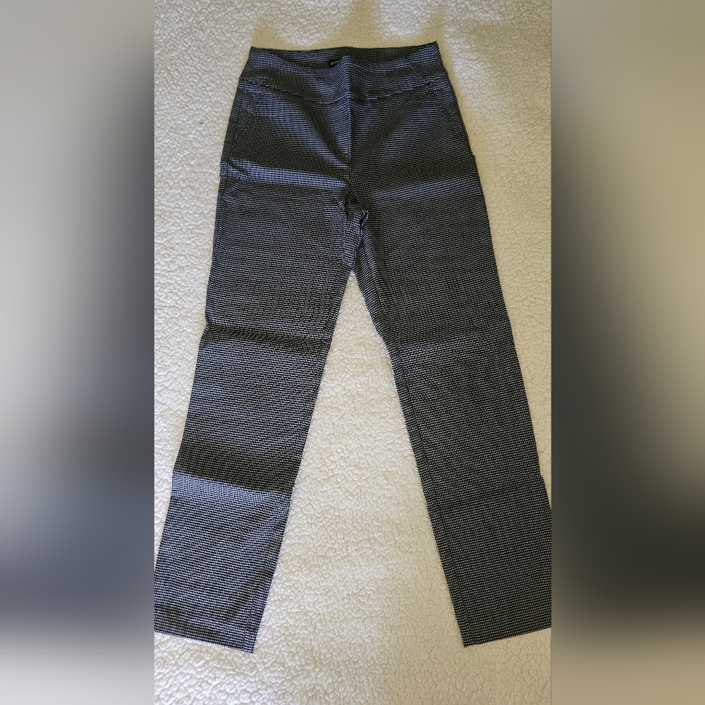 Hilary Radley Black and White Ankle Cropped Pants